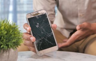 Cuánto vale arreglar la pantalla de un móvil